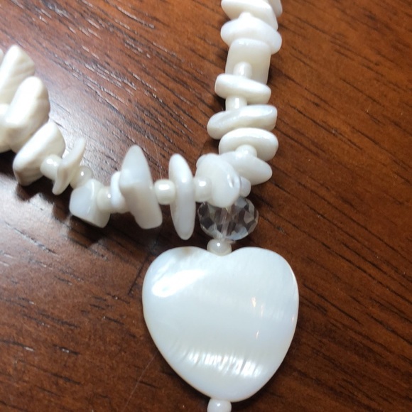 HANDCRAFTED HEART PENDANT PUKA SHELL NECKLACE, EARRINGS AND SENTIMENT CARD - Picture 6 of 8